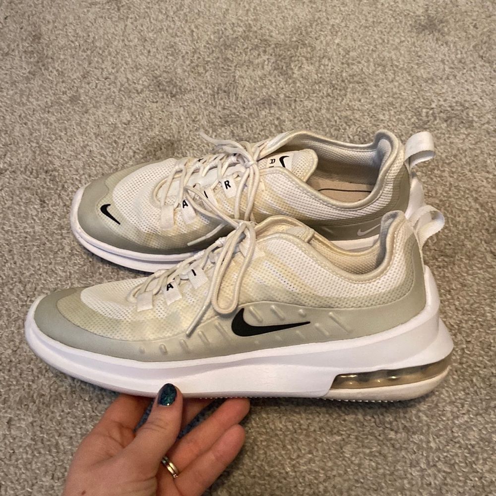 Nike‎ Air Max Axis Womens White Light Bone Running Shoes AA2168-105 Size 8